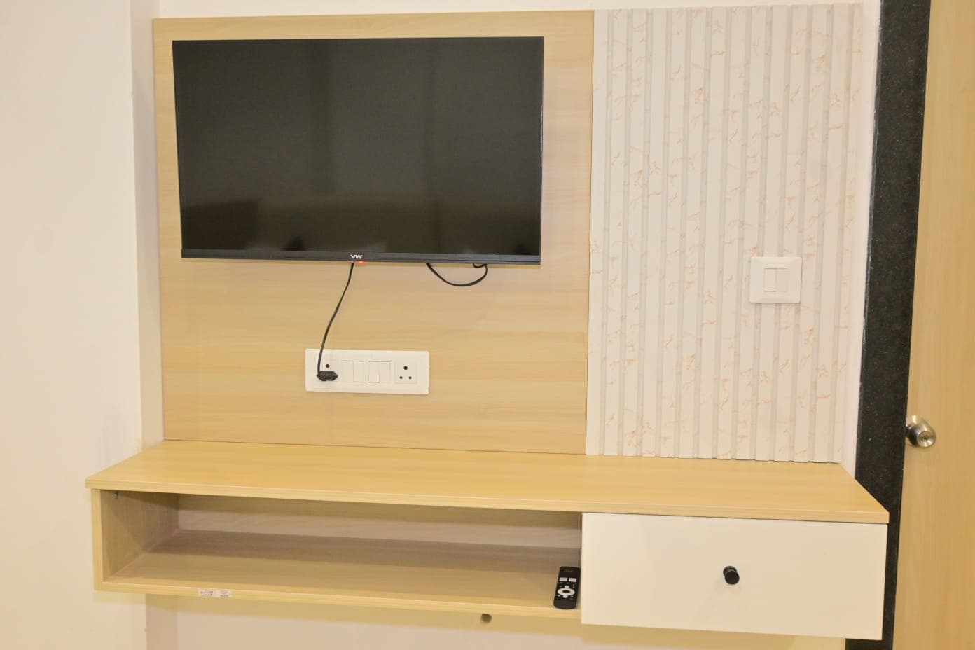 In-room TV & Comforts