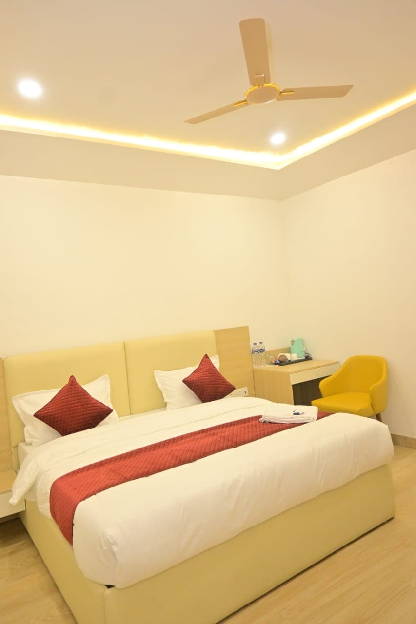 Deluxe Room — view 4