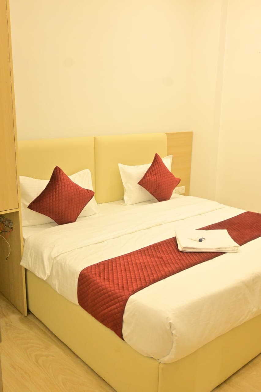 Standard Room — view 2